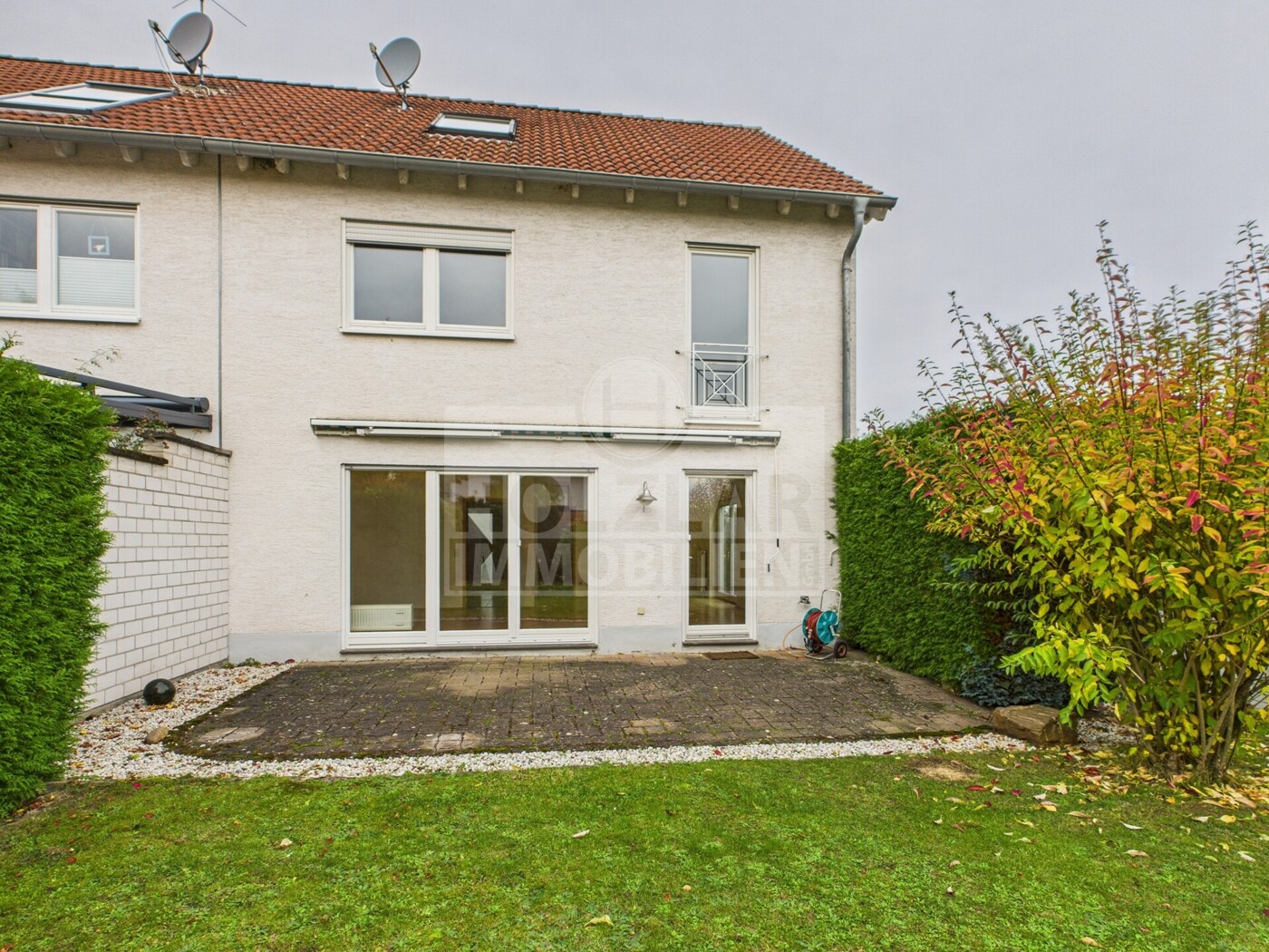 Gartenansicht mit Terrasse