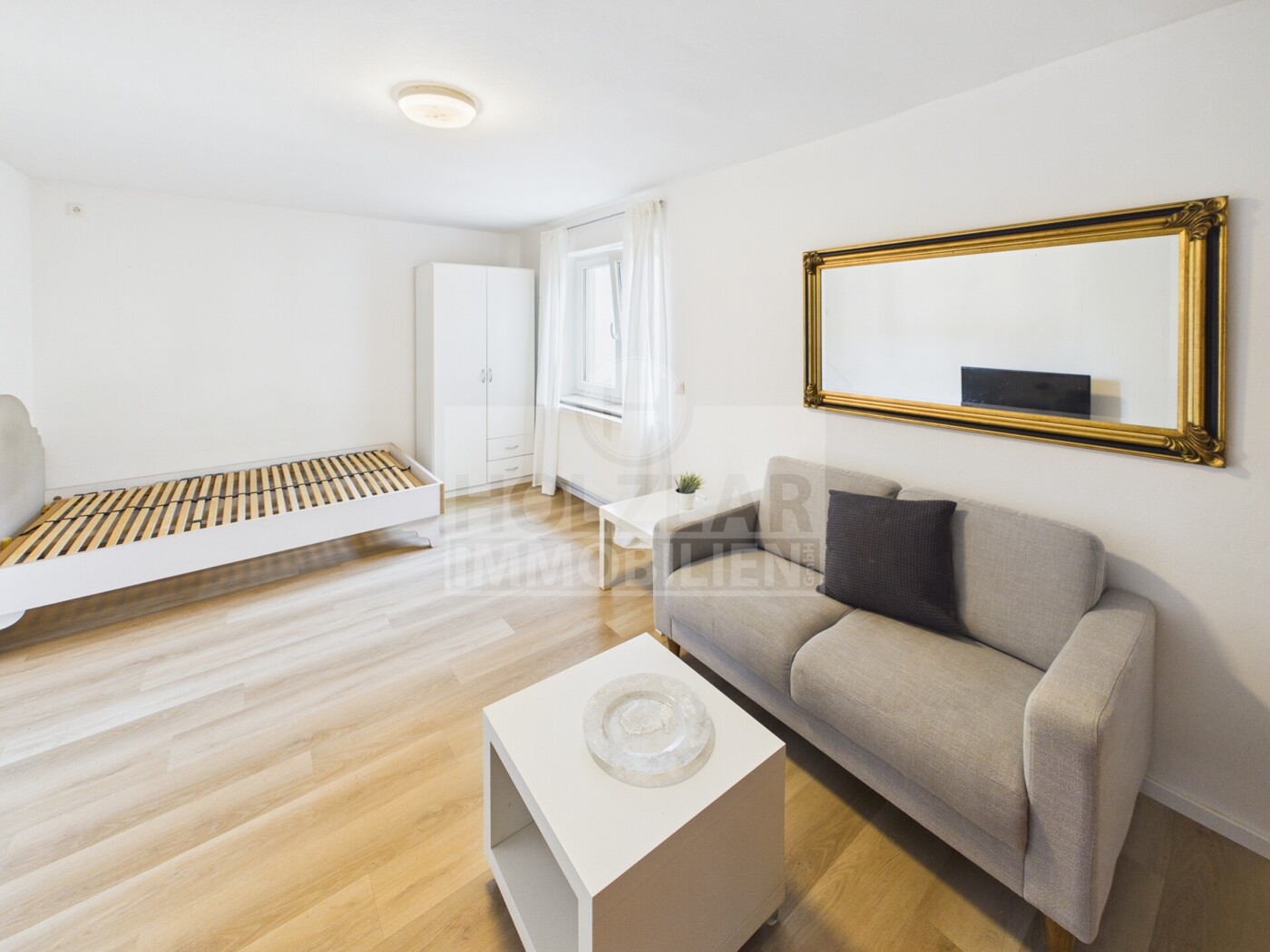 Arbeits-/ Schlafzimmer Souterrain