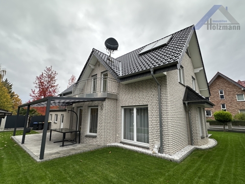 Blick vom Garten auf das Haus