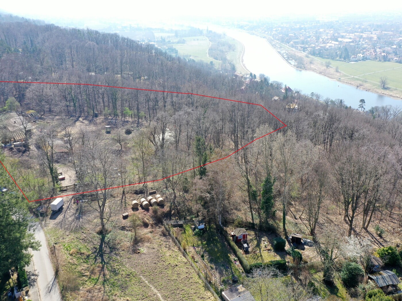 Luftaufnahme mit Blick ins Elbtal und ungefährem Grenzverlauf