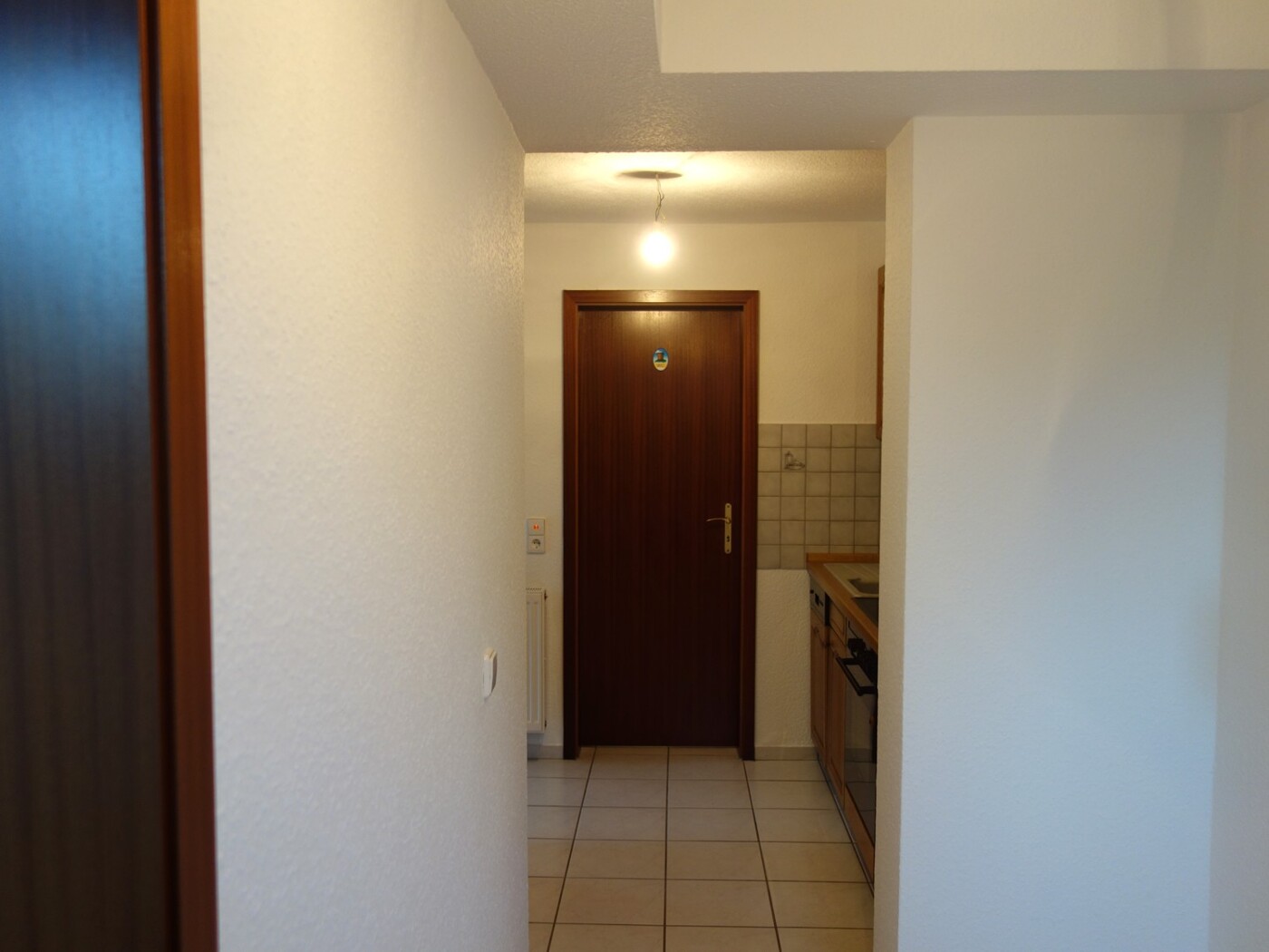 Flur m. Blick zum Bad