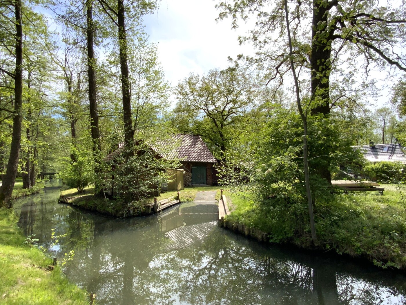 Wasserzugang mit Bootshaus