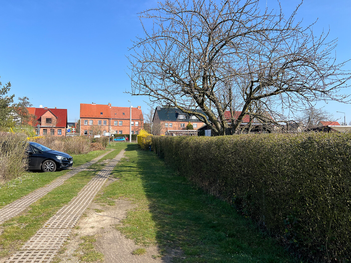 Zuwegung im Westen der Anlage