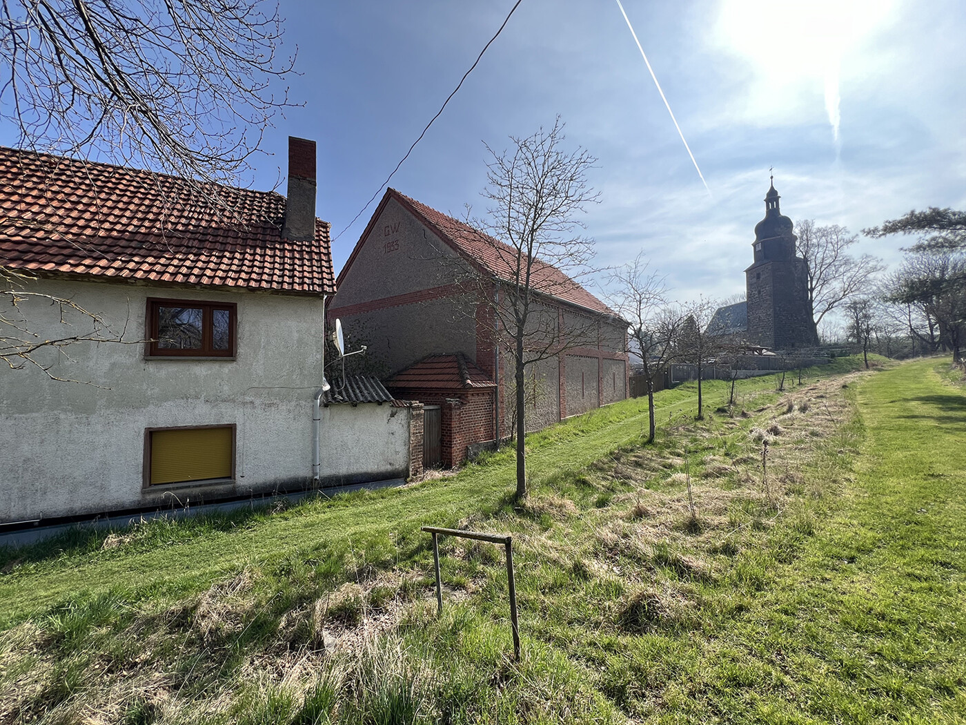 Rückansicht Wohnhaus + Scheune
