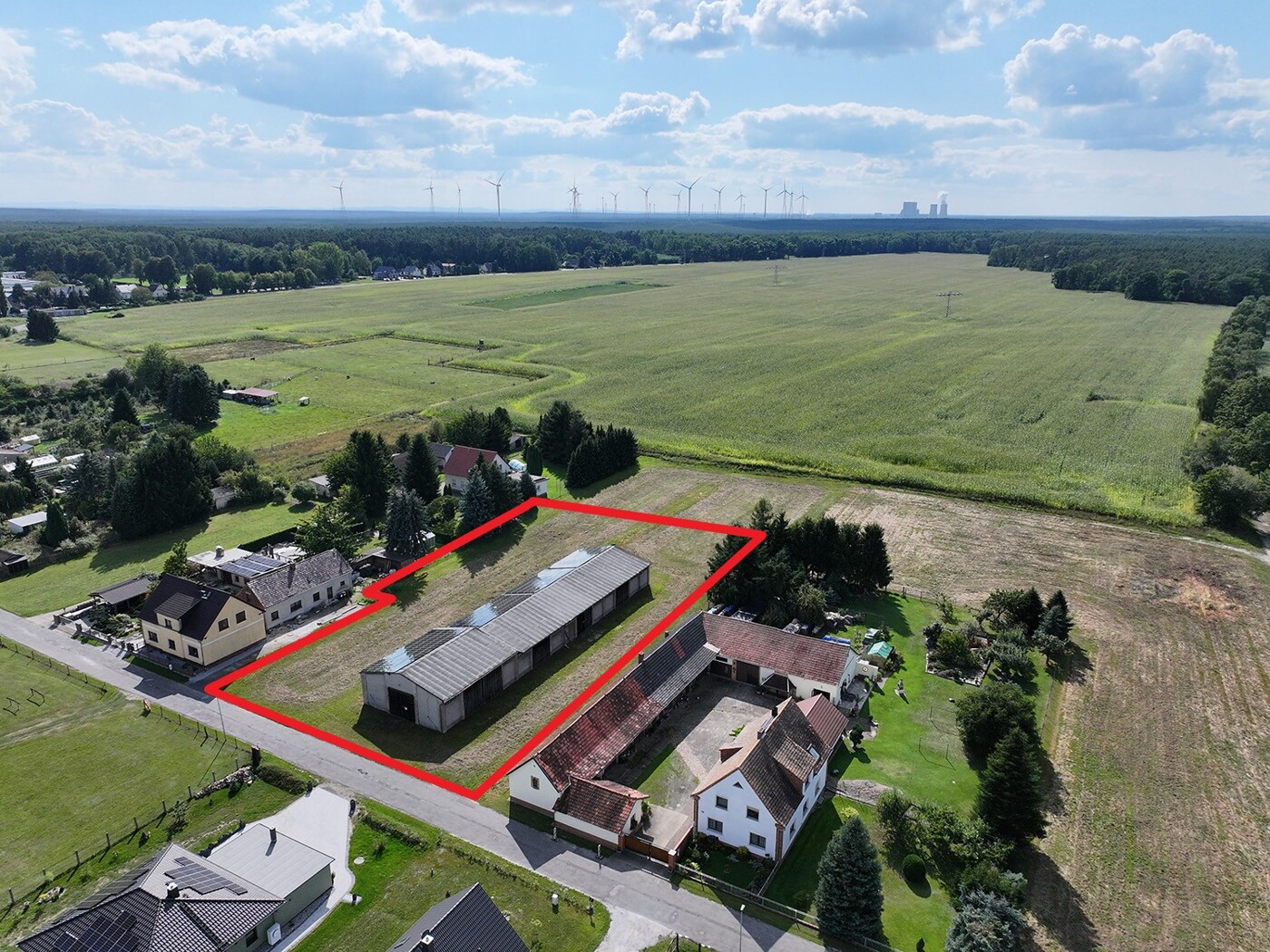 Graustein - Lagerhalle mit verpachteter PV-Dachfläche