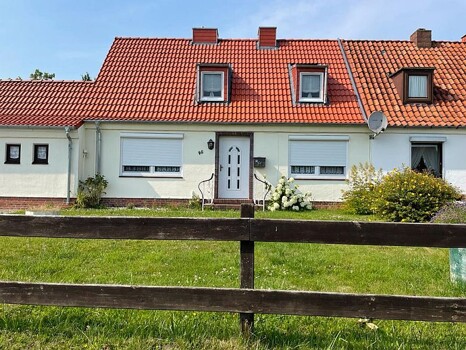 Hausansicht von der Straße aus