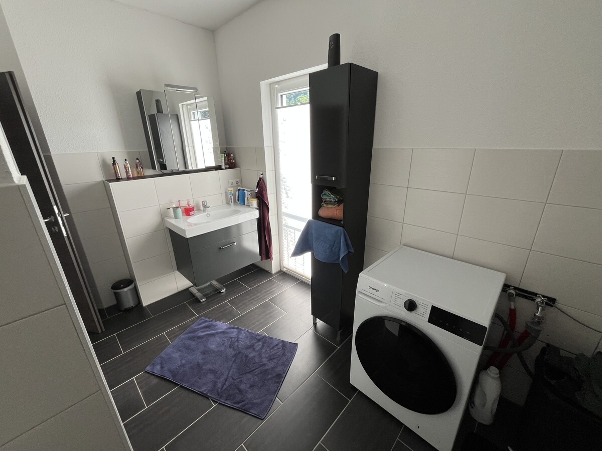 Großes Badezimmer 1