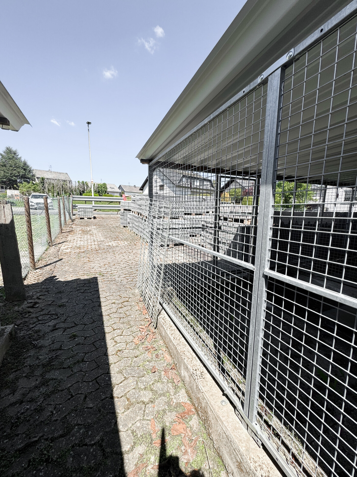 Hinteres Grundstück mit Zufahrt