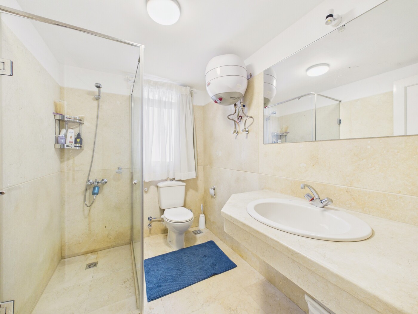 Eines der Badezimmer