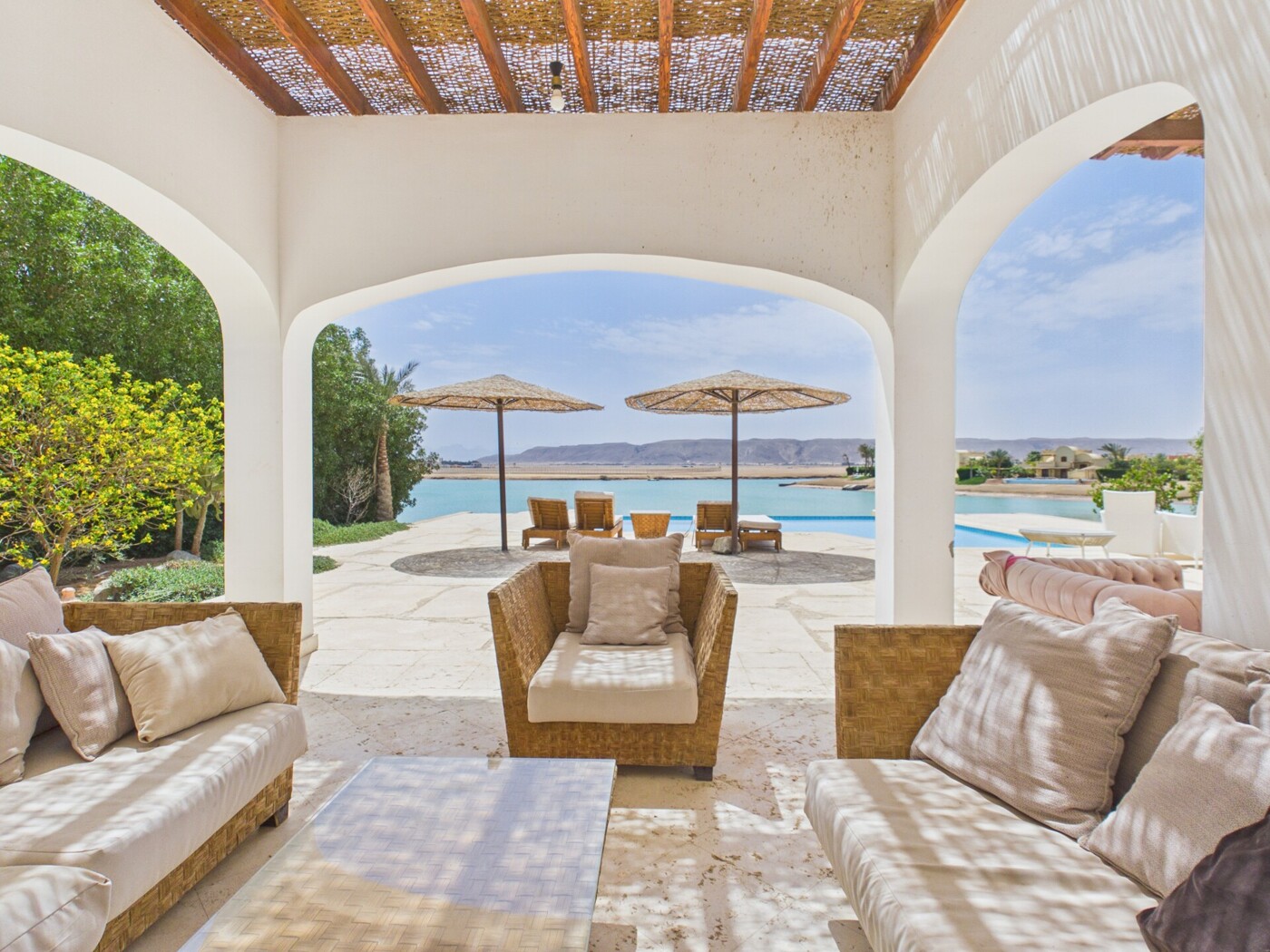 Terrace w. Pool u. Lagoun