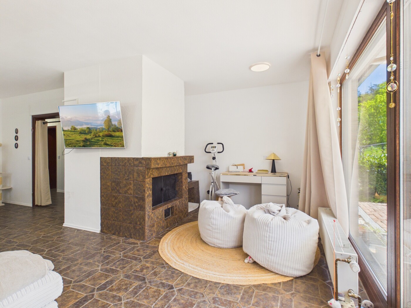 Wohnzimmer mit Kamin