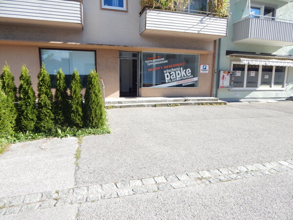 Parkplätze vor dem Haus