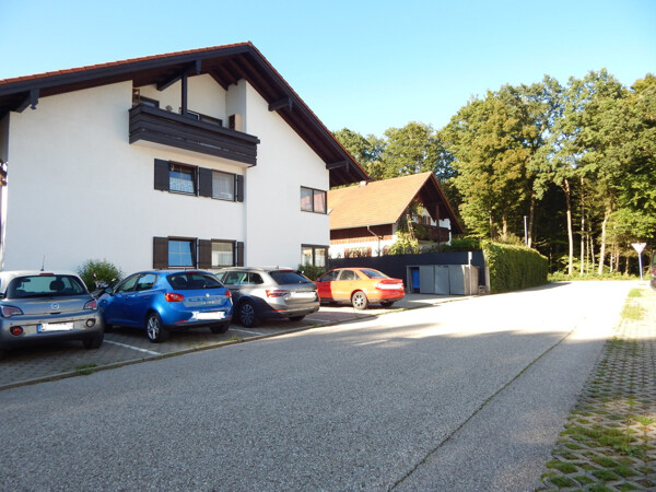 Aktuelle Immobilien 25 Zufahrt/Parkplatz
