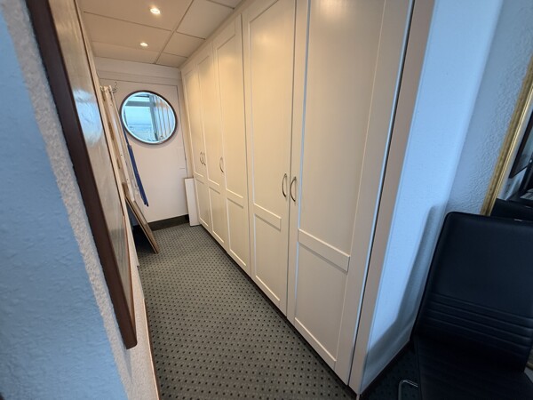 Flur mit Schrank