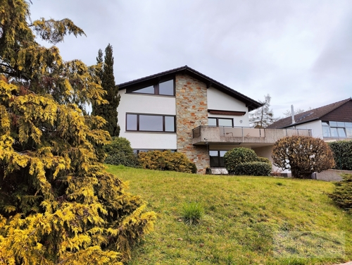 Großes Haus mit Einliegerwohnung