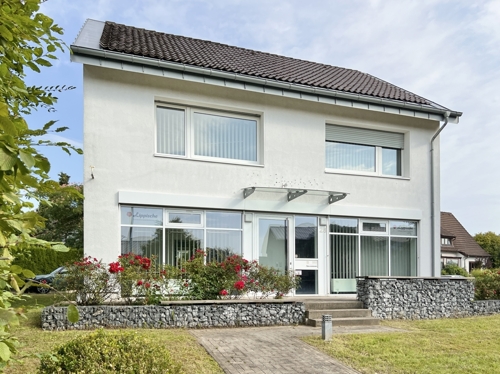 Hausansicht mit Zugang von der Strassenseite