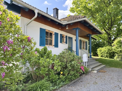 Hausansicht + Eingangsbereich