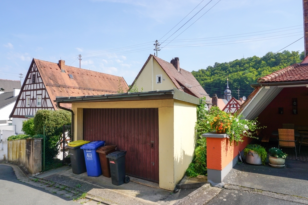 Ansicht Rückseite/Garage