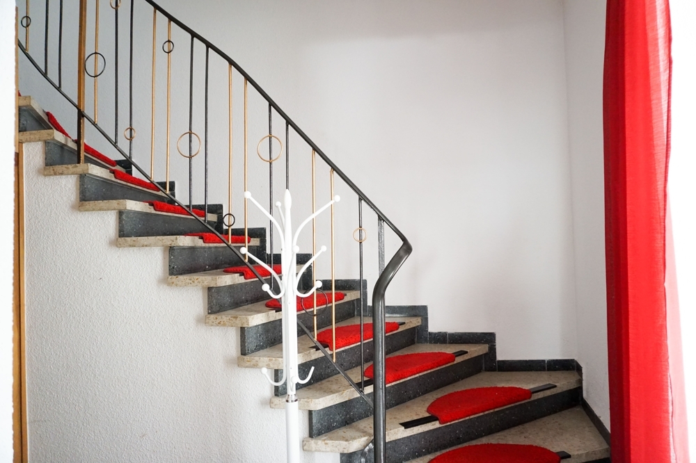 Treppe ins 1. OG
