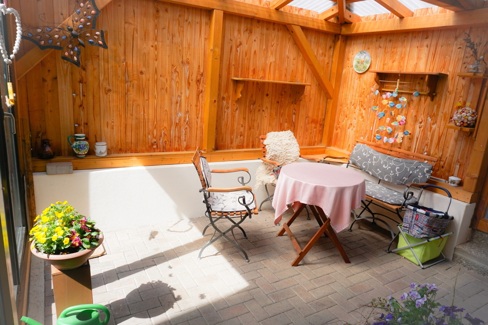 Hauseingang durch Pergola