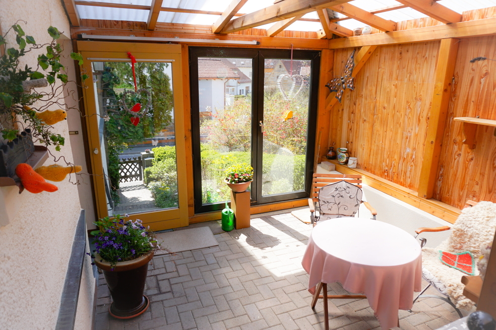 Hauseingang durch Pergola