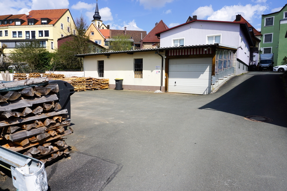 Parkplätze/Anlieferung