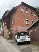 Front und Zugang Haus