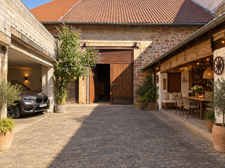 Innenhof KI-Beispiel 