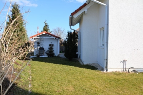 Garten mit Gartenhäuschen