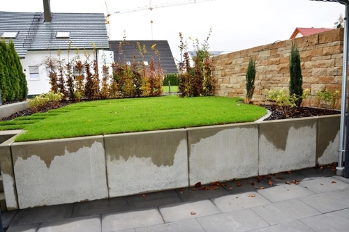 Terrasse mit Blick in den Garten