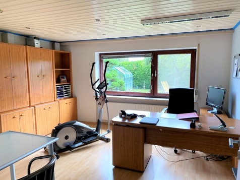 Büro UG