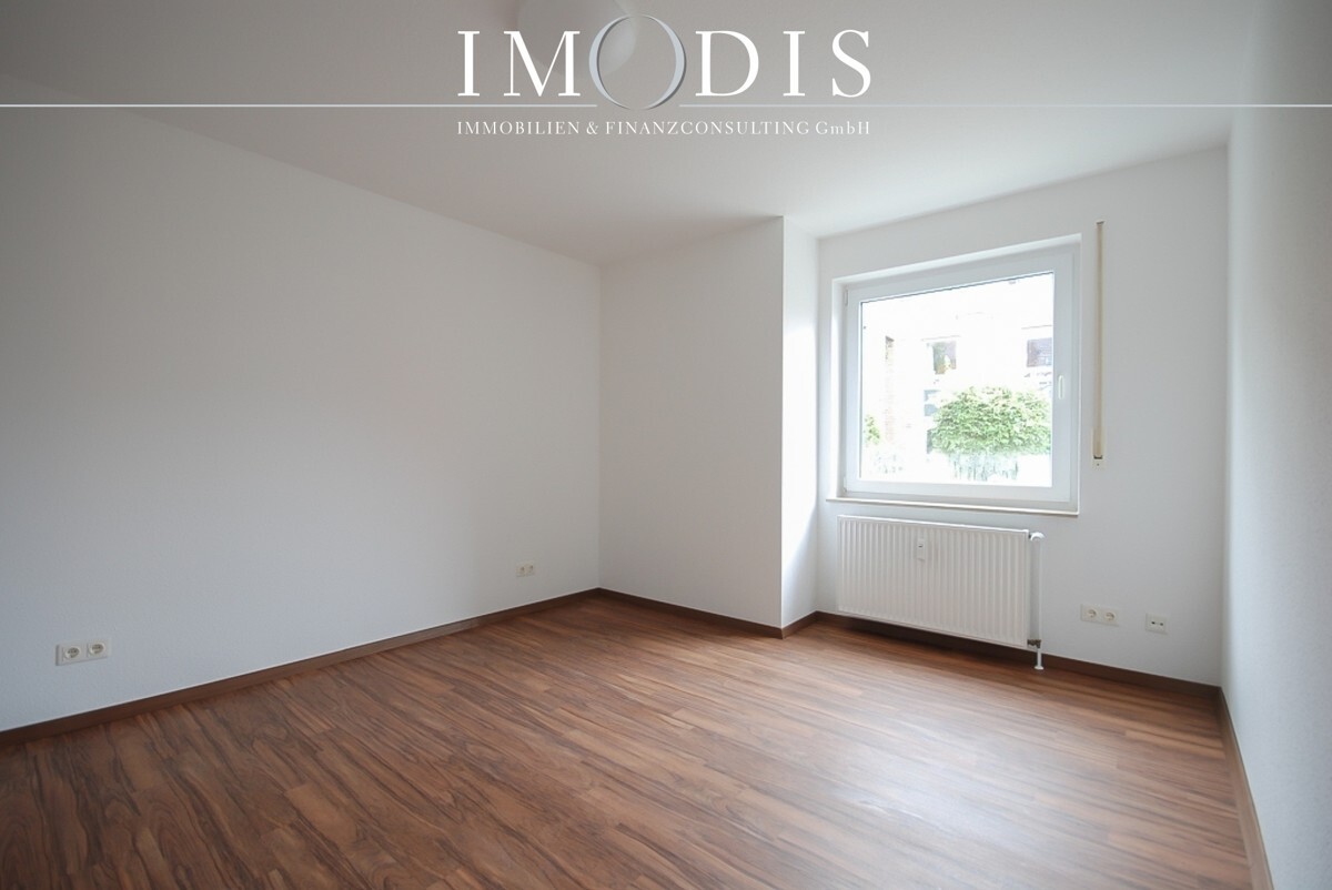 Helles Schlafzimmer mit Parkett