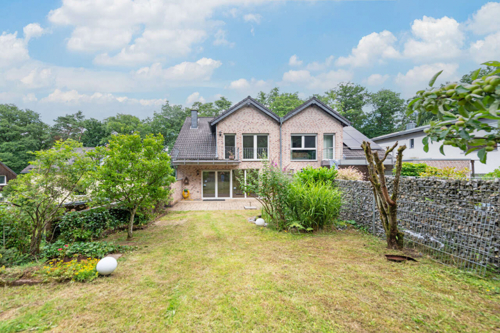 ab735f9b-37e4-4ddb-8ec6-cca21f9b2252