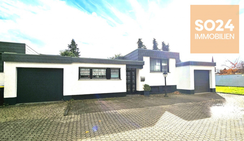 Frontansicht Hauseingang mit Garage