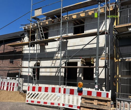 Straßenansicht Neubau