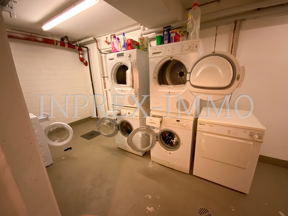 2195 Waschraum - Position mit Trockner