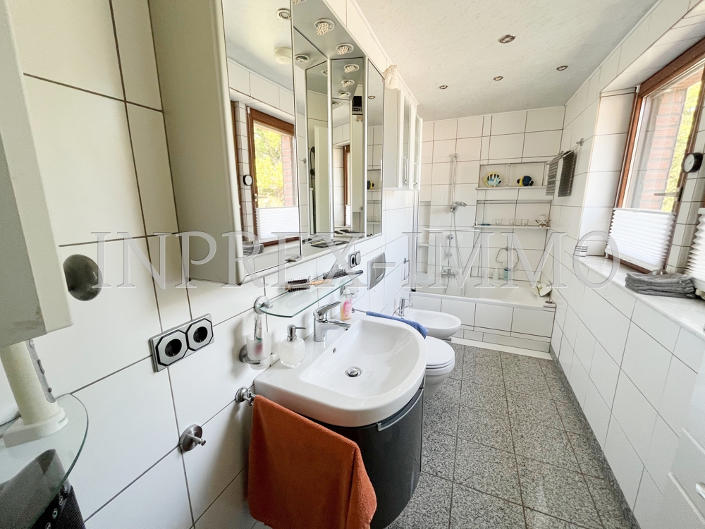Erstes OG 4 - Wannenbad mit Bidet