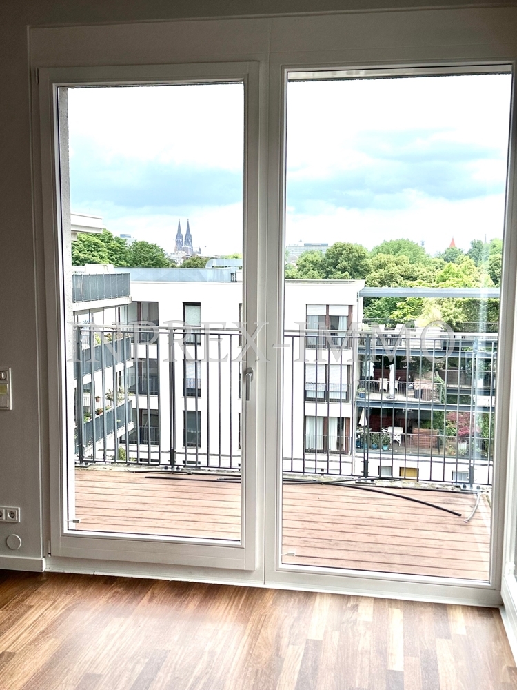 2234 INPREX-IMMO GmbH Schlafzimmer 1 Ausblick Dom