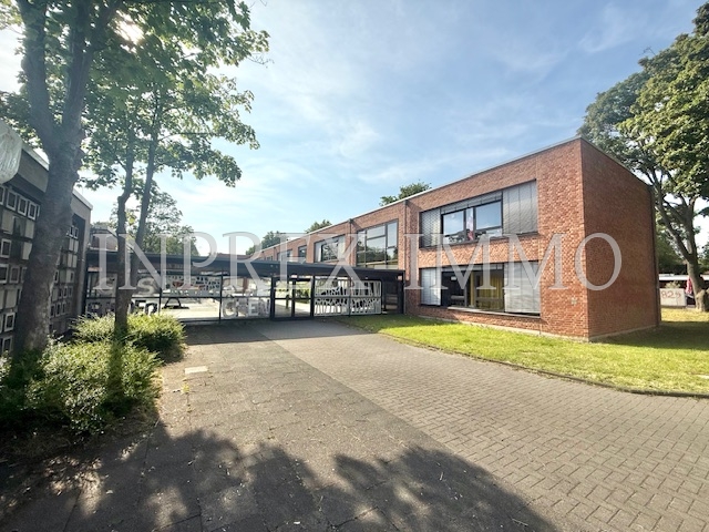 2239 Schule in ca 300 Meter Entfernung