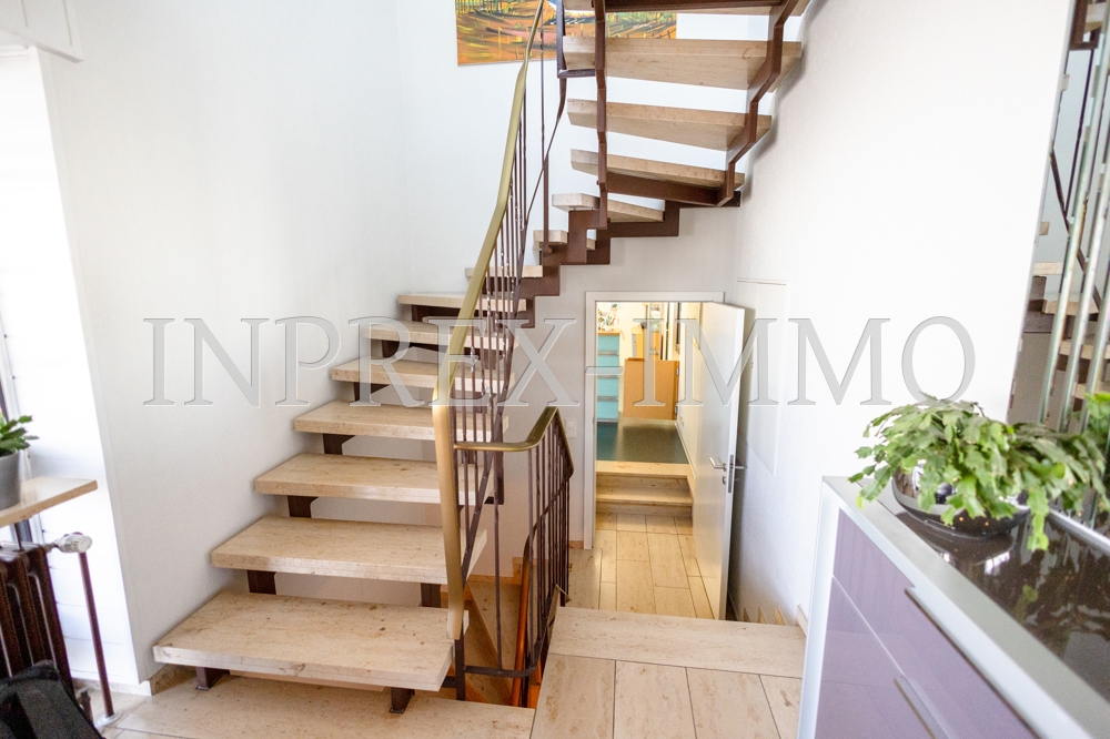 4010 20 EG Treppenhaus mit Zugang Bueros