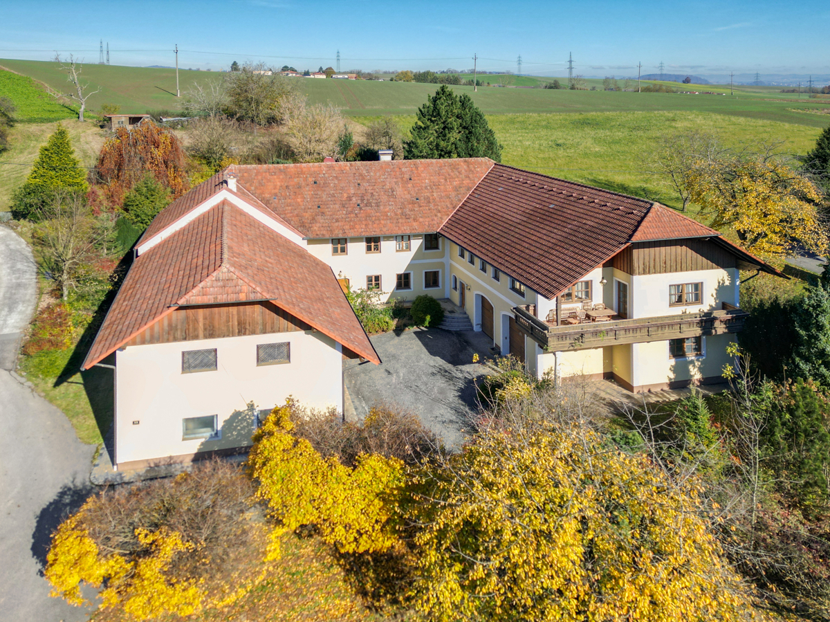 RESCHENGUT – Dreiseithof mit 3 Wohneinheiten im Dorfgebiet, Pferdehaltung möglich – Mehrfamilienhaus in Sankt Florian