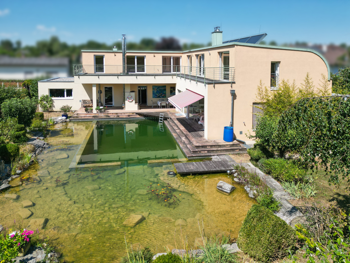 VILLA LAGUNA - exklusives Anwesen mit Schwimmteich, Poolhaus & Sauna in Kronstorf – Einfamilienhaus in Kronstorf