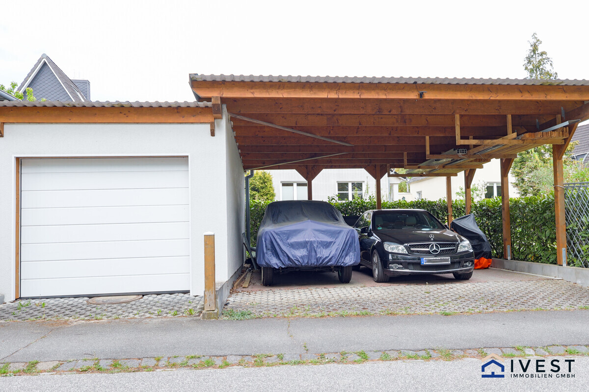 Carport und Garage