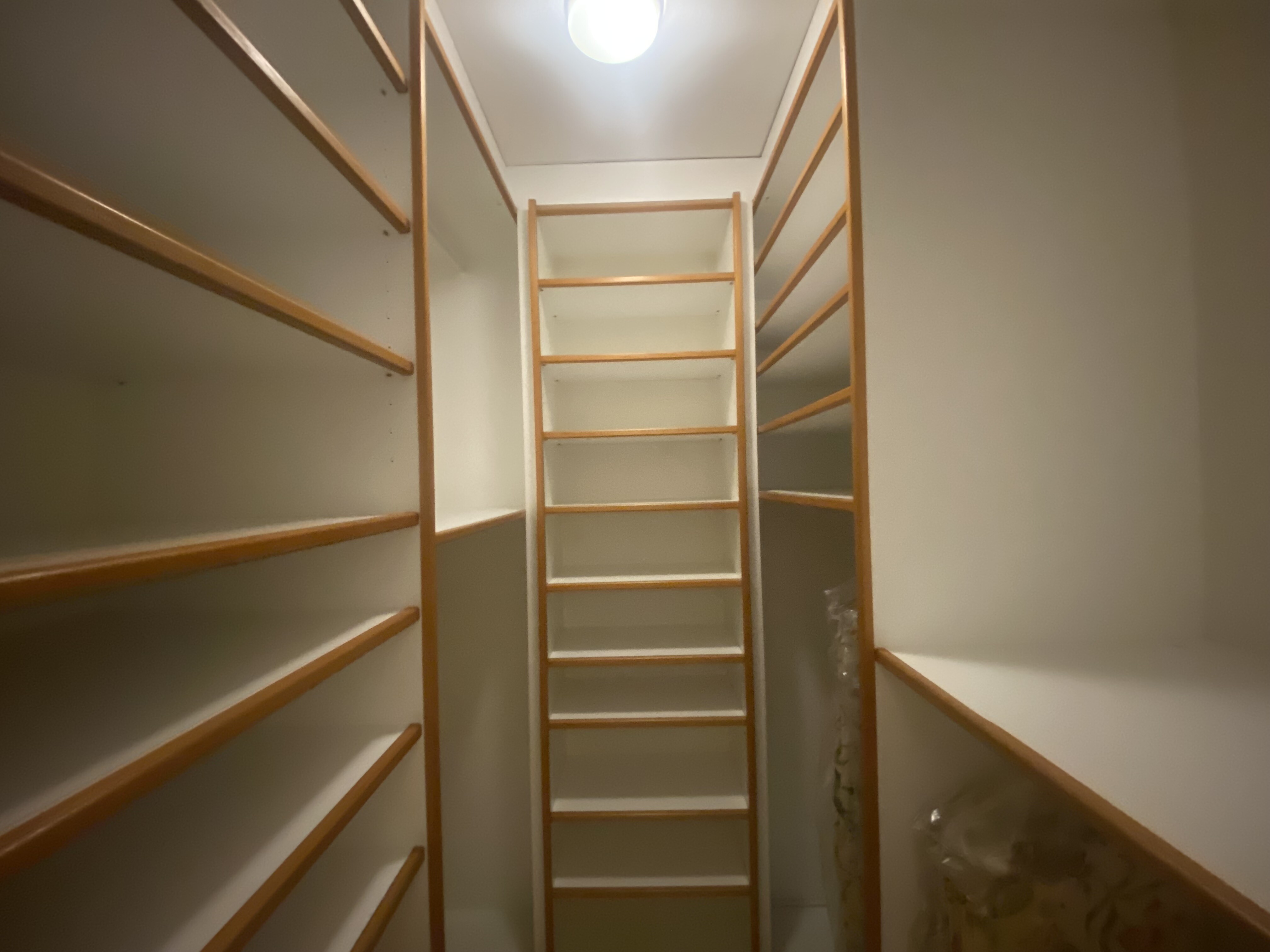 Begehbarer Schrank
