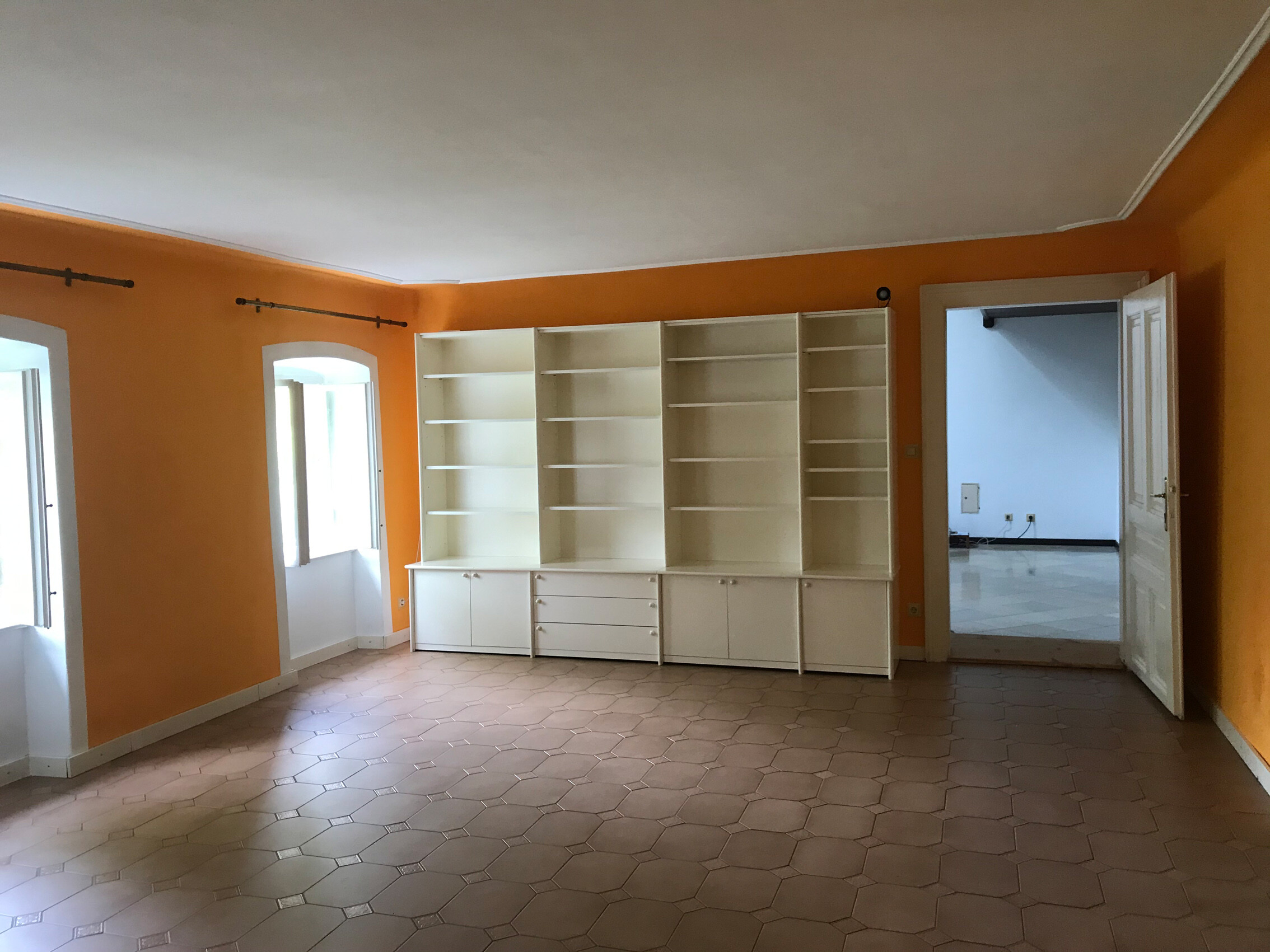 Wohnraum mit Bibliothekschränken