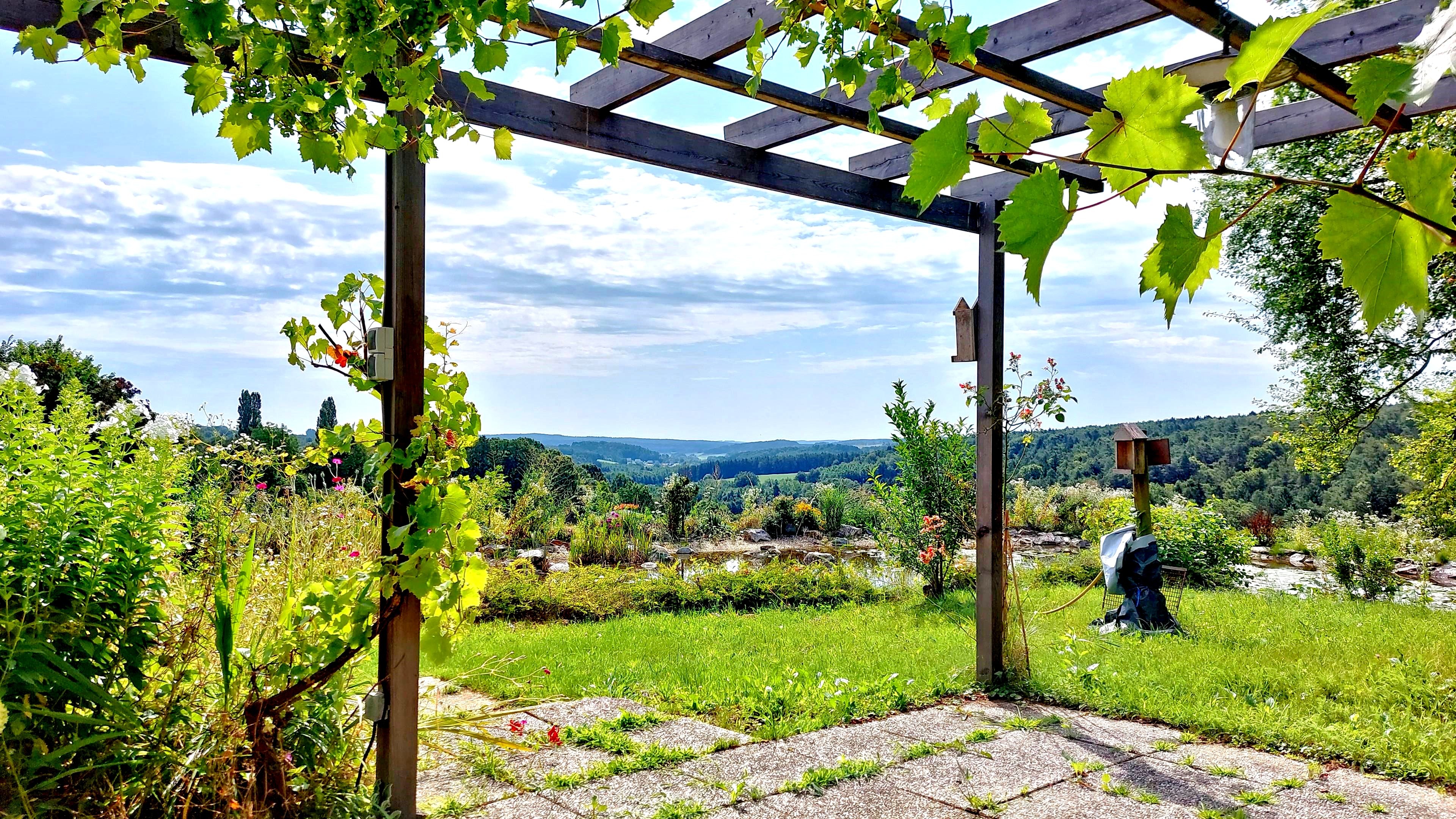 Ausblick von der oberen Gartenterrasse