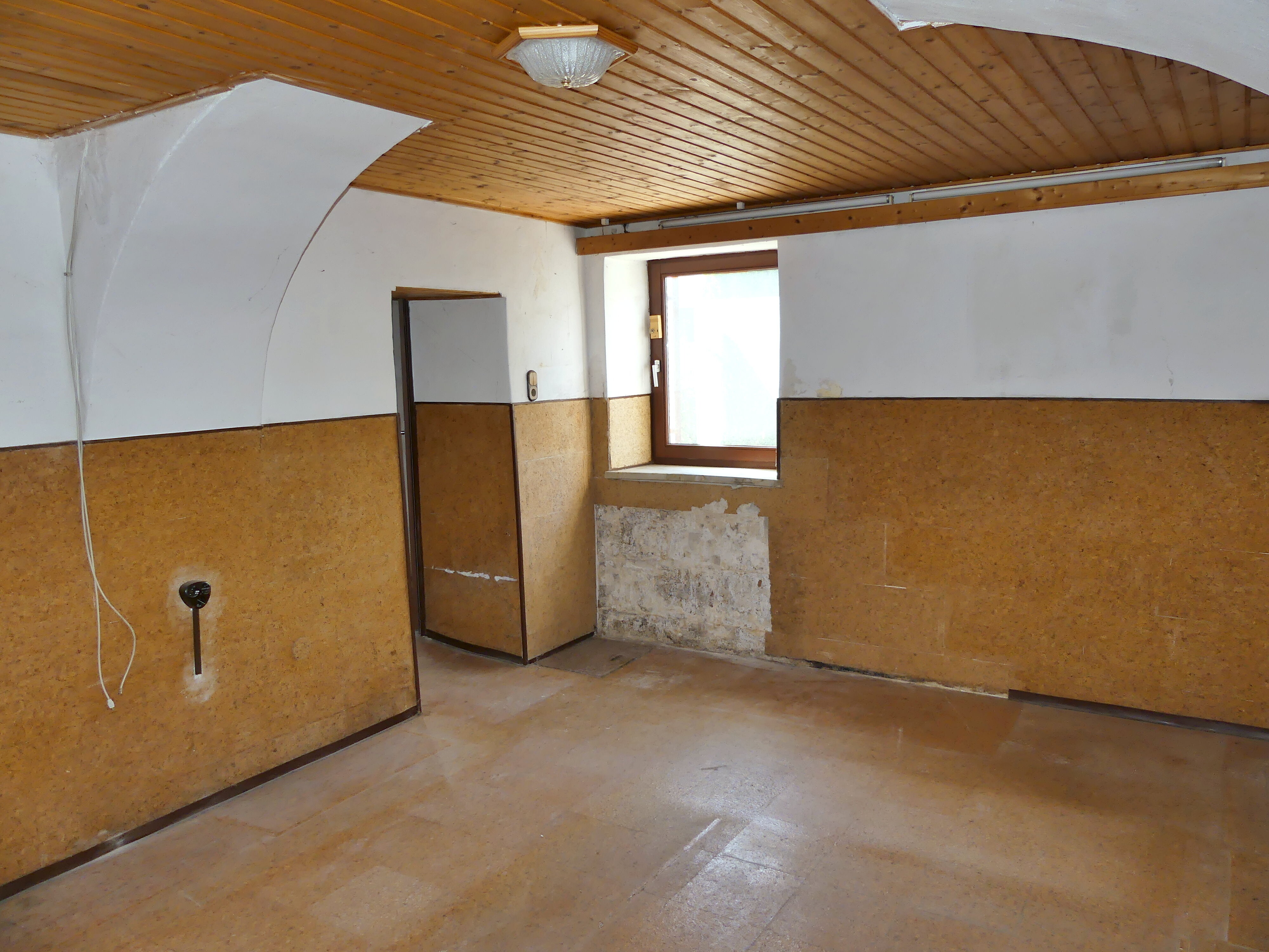Zimmer 2 Richtung Fenster und Richtung Zimmer 1