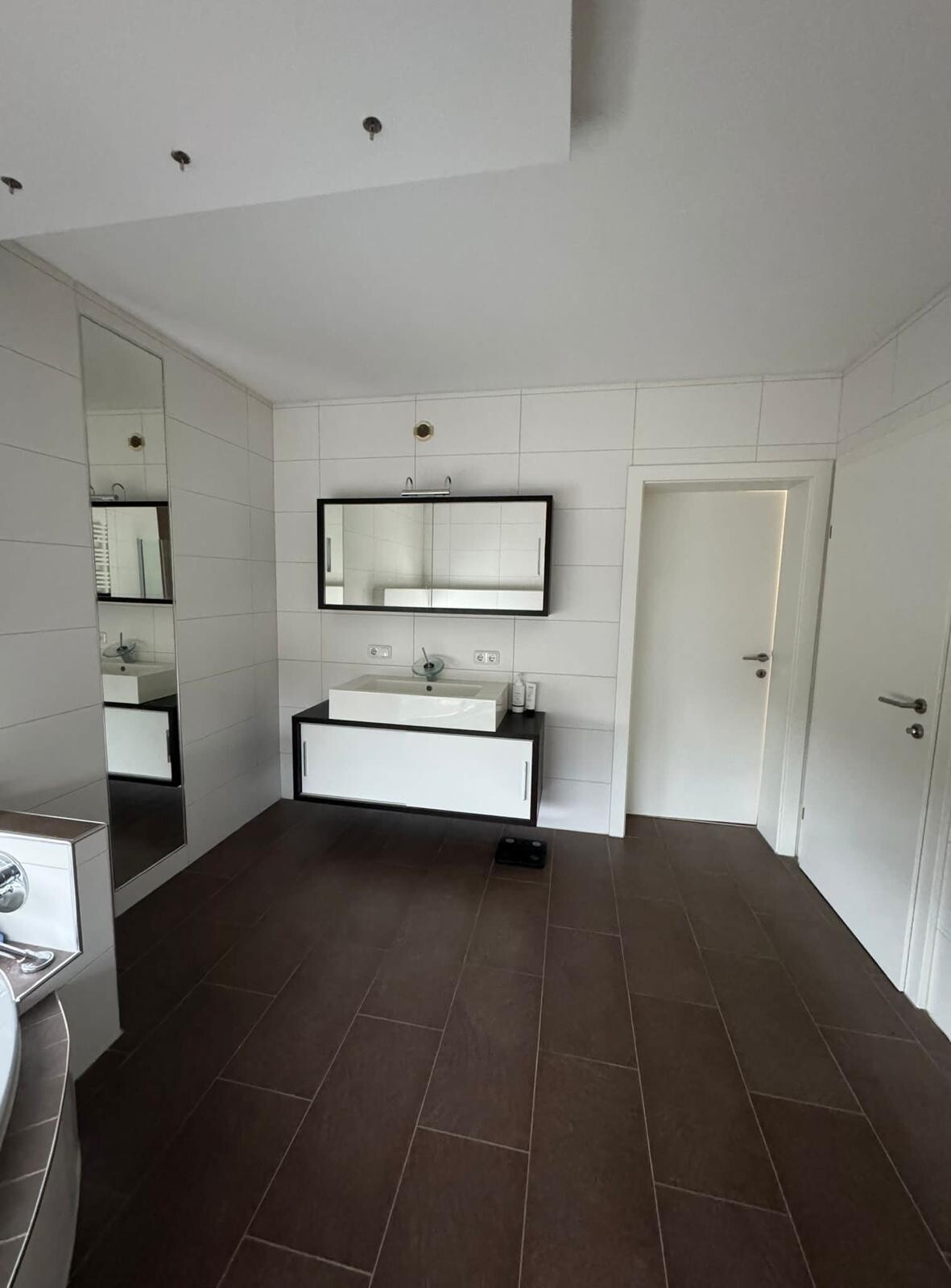 großes Badezimmer