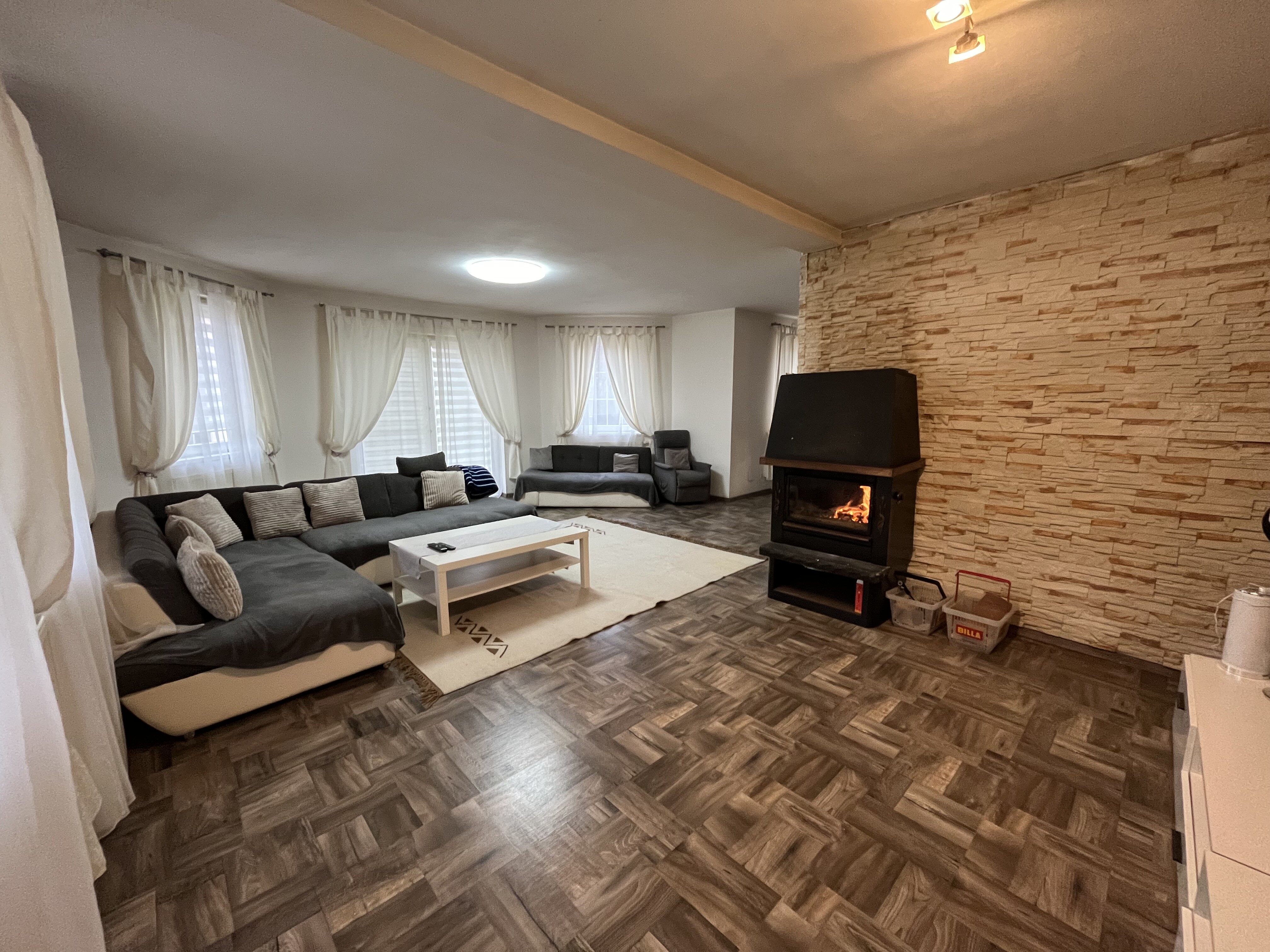 Wohnbereich mit Kamin