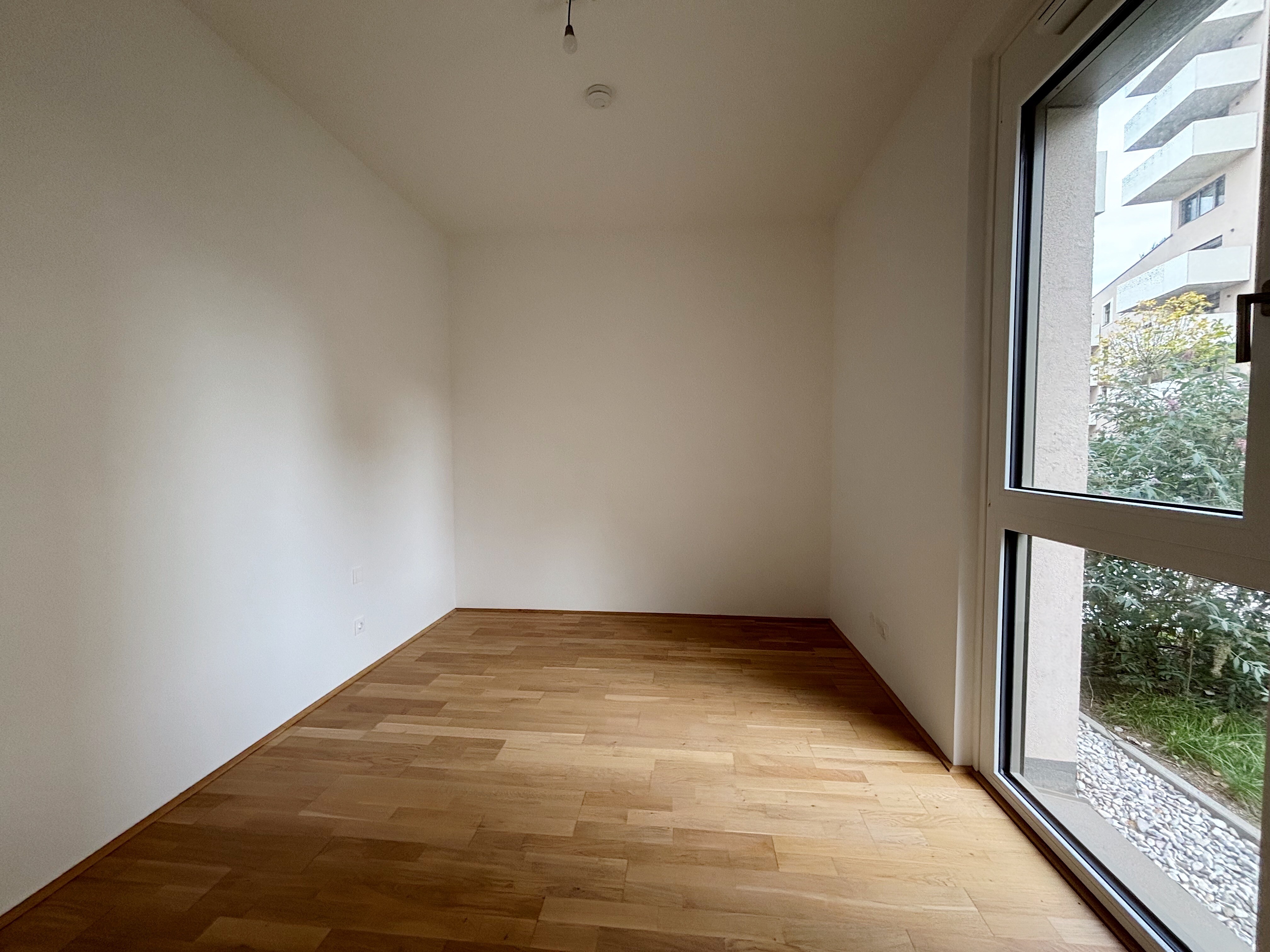 988165A9-3F86-4966-98D5-E6FF971F29F2